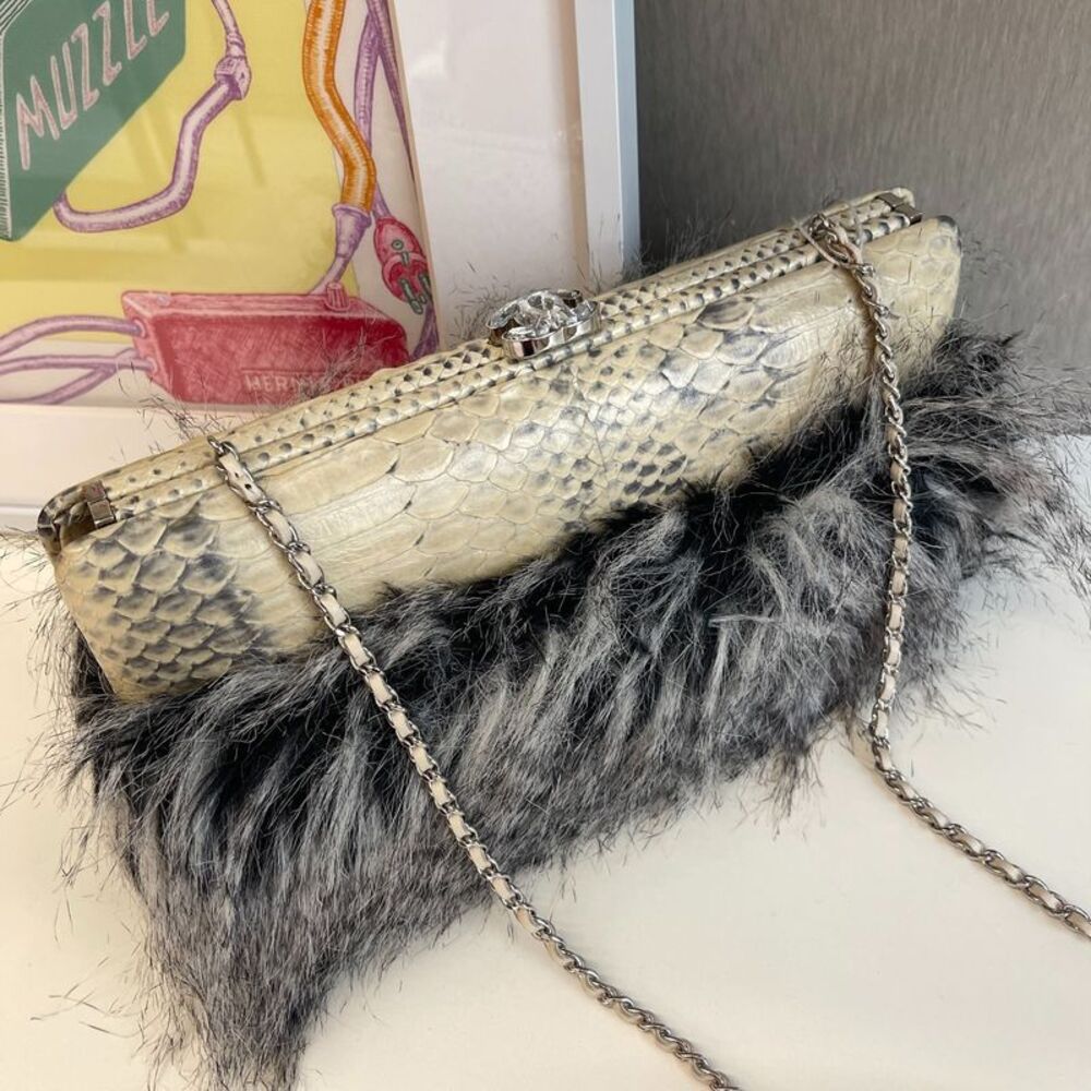 Chanel Women Pre-Loved Bag Very Good Condition - Picture 2 of 8